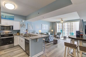 Frigorifero, microonde, forno, piano cottura