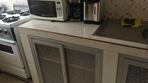 Căn hộ dành cho gia đình, 3 phòng ngủ, không hút thuốc, quang cảnh thành phố | Bếp riêng | Dụng cụ pha cà phê/trà, tủ lạnh, lò vi sóng, lò nướng 