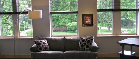 Deluxe Suite, 1 Queen Bed with Sofa bed, Non Smoking, Courtyard View