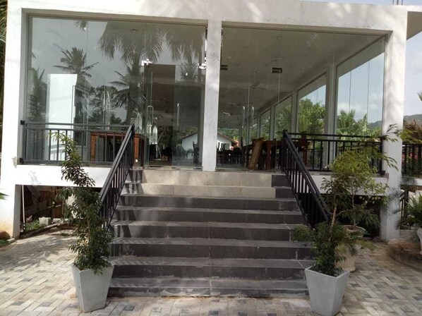 Desayuno buffet (USD 5 por persona)