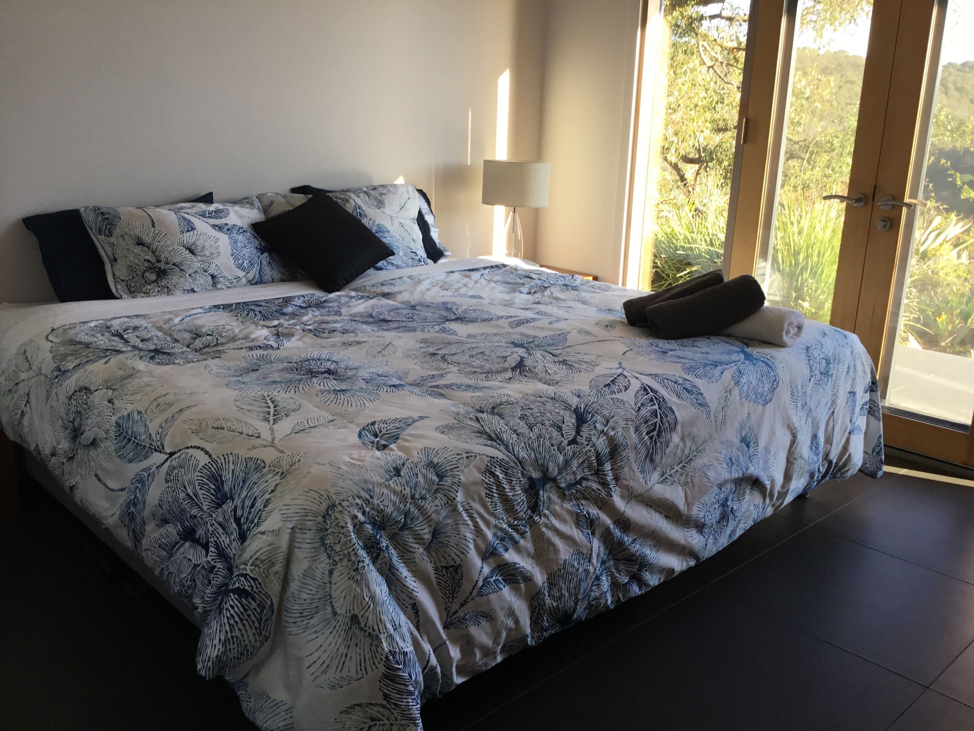 CloudsNest - secluded hills property