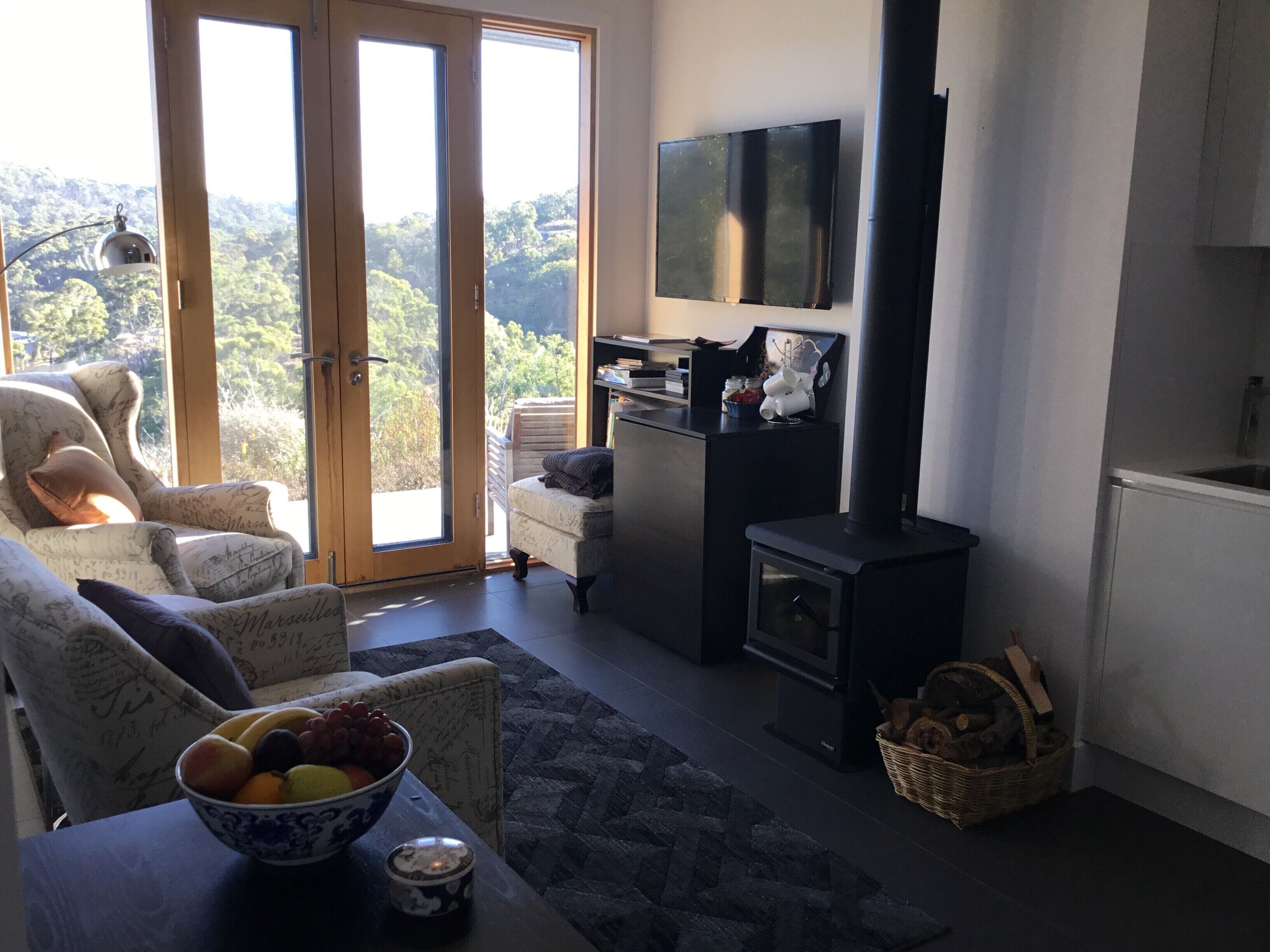 CloudsNest - secluded hills property