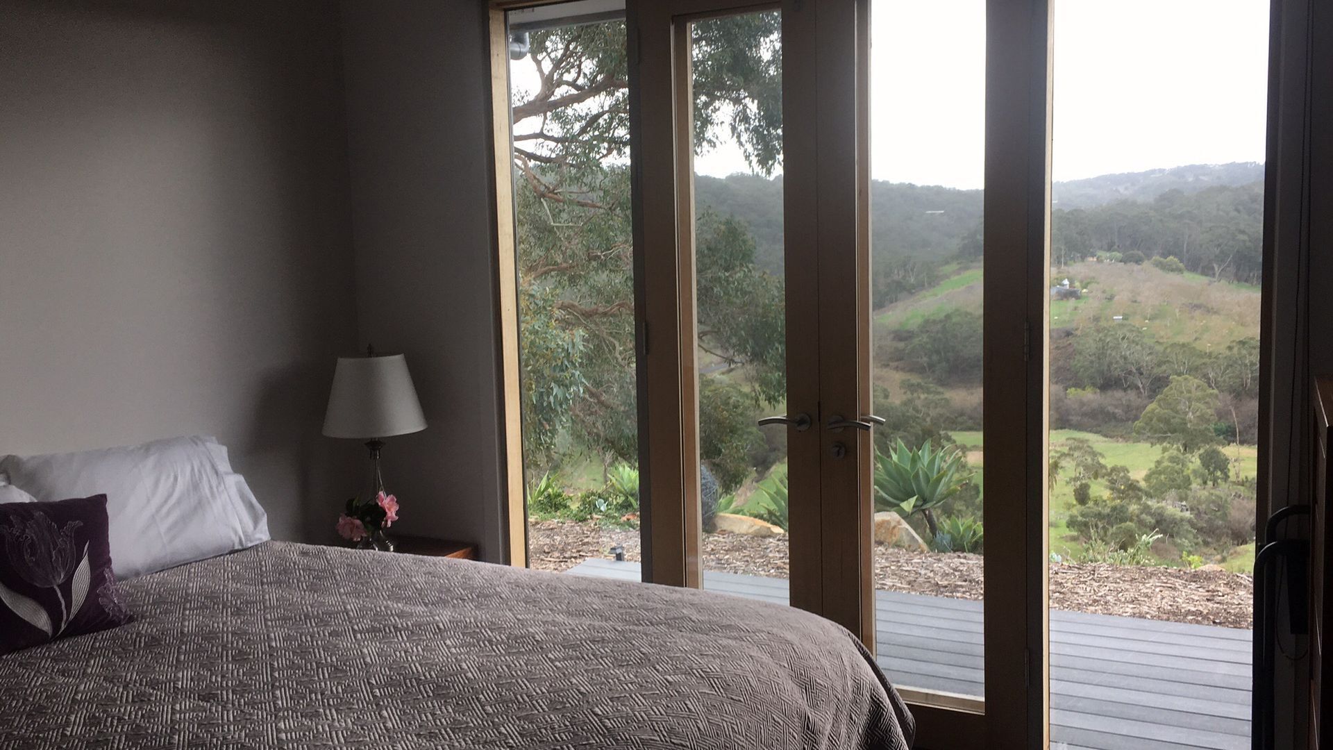 CloudsNest - secluded hills property — image 8