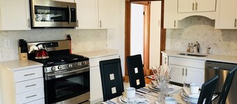 Boston Luxury Suits Cottage for up to 24 guests!!!