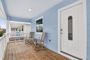 Terrace/patio - ¡Pura Playa!  Home, Cart & Private Heated Pool! Dogs ok! (Port Aransas)