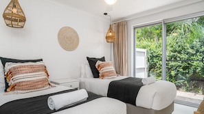 2 habitaciones, tabla de planchar con plancha, wifi y ropa de cama