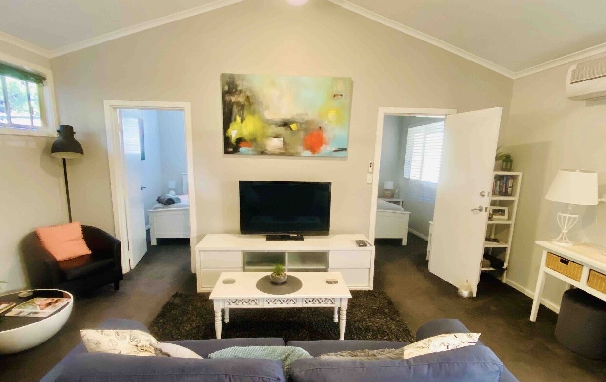 ADEL HILLS ESCAPE Clean•Cosy•Relax•Free Netflix