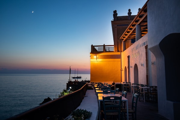 Cocktailbar, Blick auf den Strand, täglich geöffnet