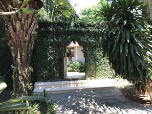 Two-Bedroom Bungalow | Terrasse/Patio