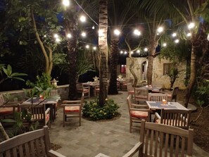 Restaurant - Coconut Lodge (Mlonggo)