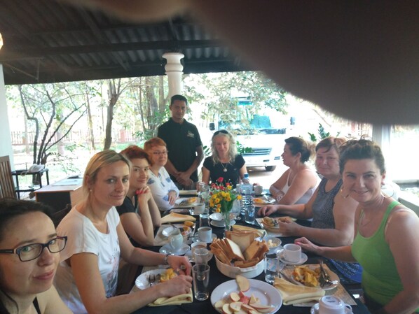 Daily English breakfast (USD 800 per person)