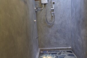 Budget Double Room | Bathroom shower - Kadulla Villa (Habarana)