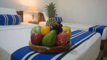 4 chambres, coffres-forts dans les chambres, bureau