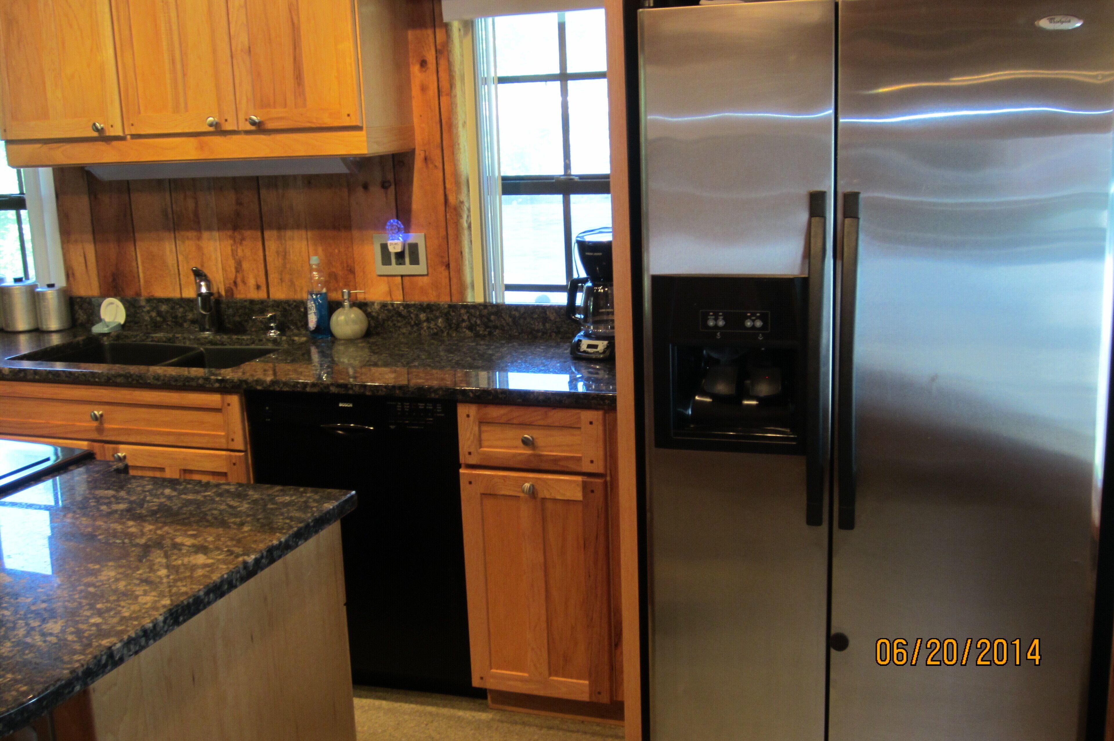 Private!  Hot Tubs, Massage Chairs, White Water River 10 FT away Large Decks