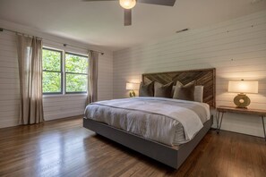 4 bedrooms, iron/ironing board, free WiFi, bed sheets