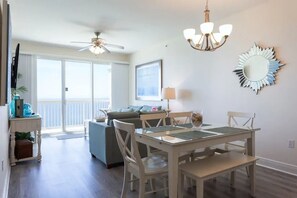 Smart TV - 🌞Relaxing Upscale Penthouse w/Spectacular Views & Unforgettable Sunsets🌞 (Panama City)