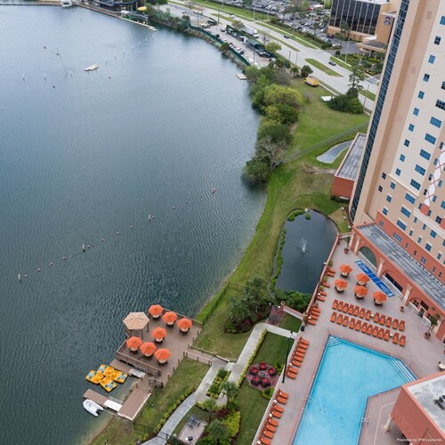 NEWLY RENOVATED*2 Bedroom Resort Condo @ Highrise Walking distance to UNIVERSAL 