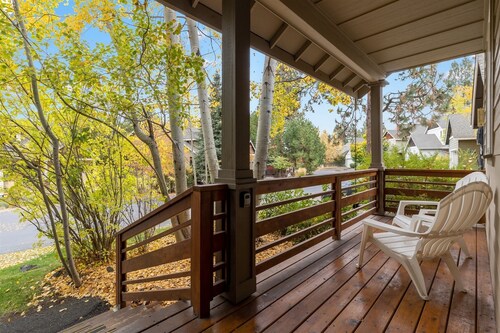 Meadowbrook Dr | Century West, private hot tub, pet (dog) friendly