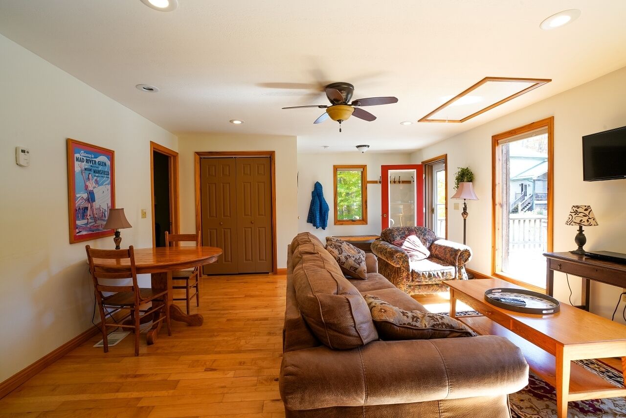 TV connectée, jeux vidéo, lecteur de DVD, livres