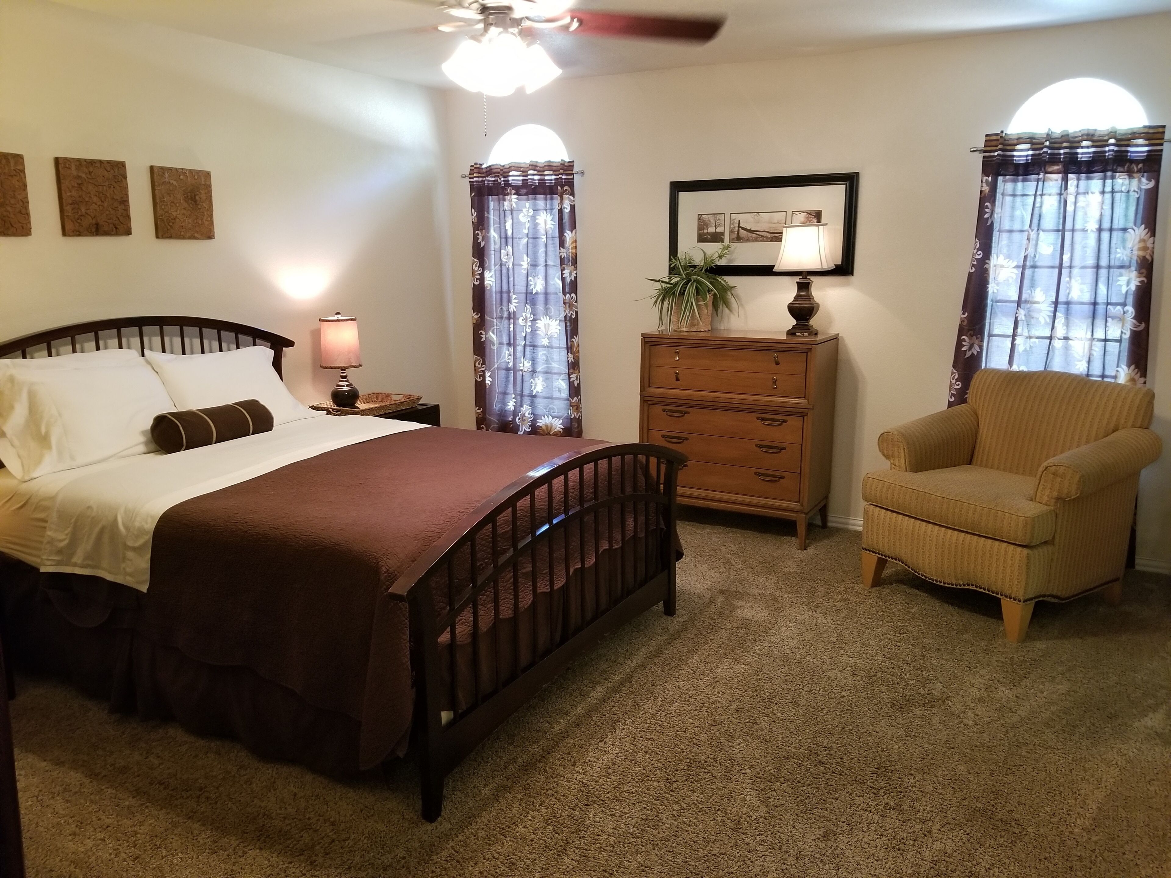 'The Merlot House' Near Historic Grapevine-Family friendly-great location!