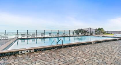 Directly on ocean! Luxury 12th floor condo