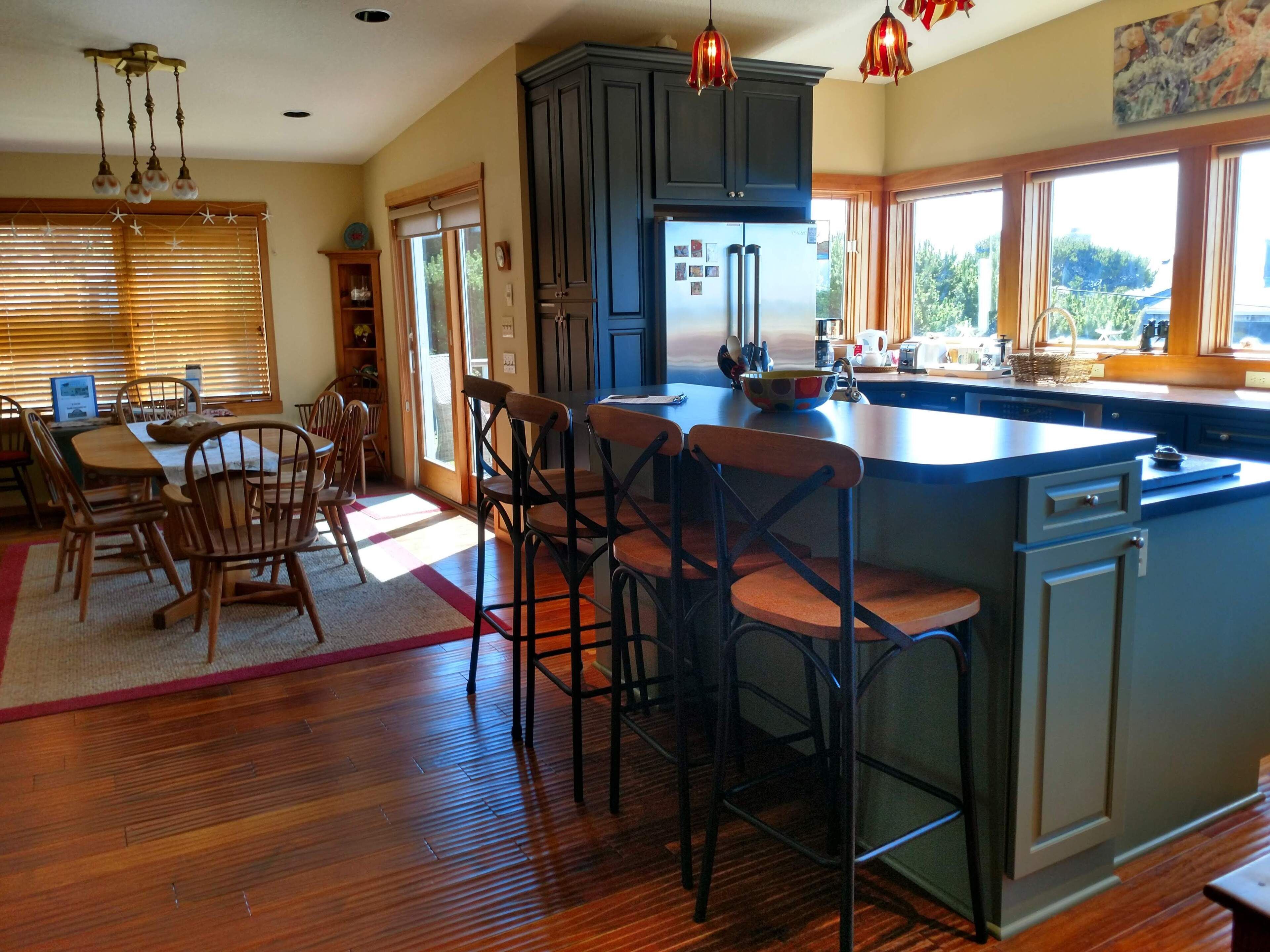 Panoramic Ocean View, less than 2 minute walk to beach - with hot tub