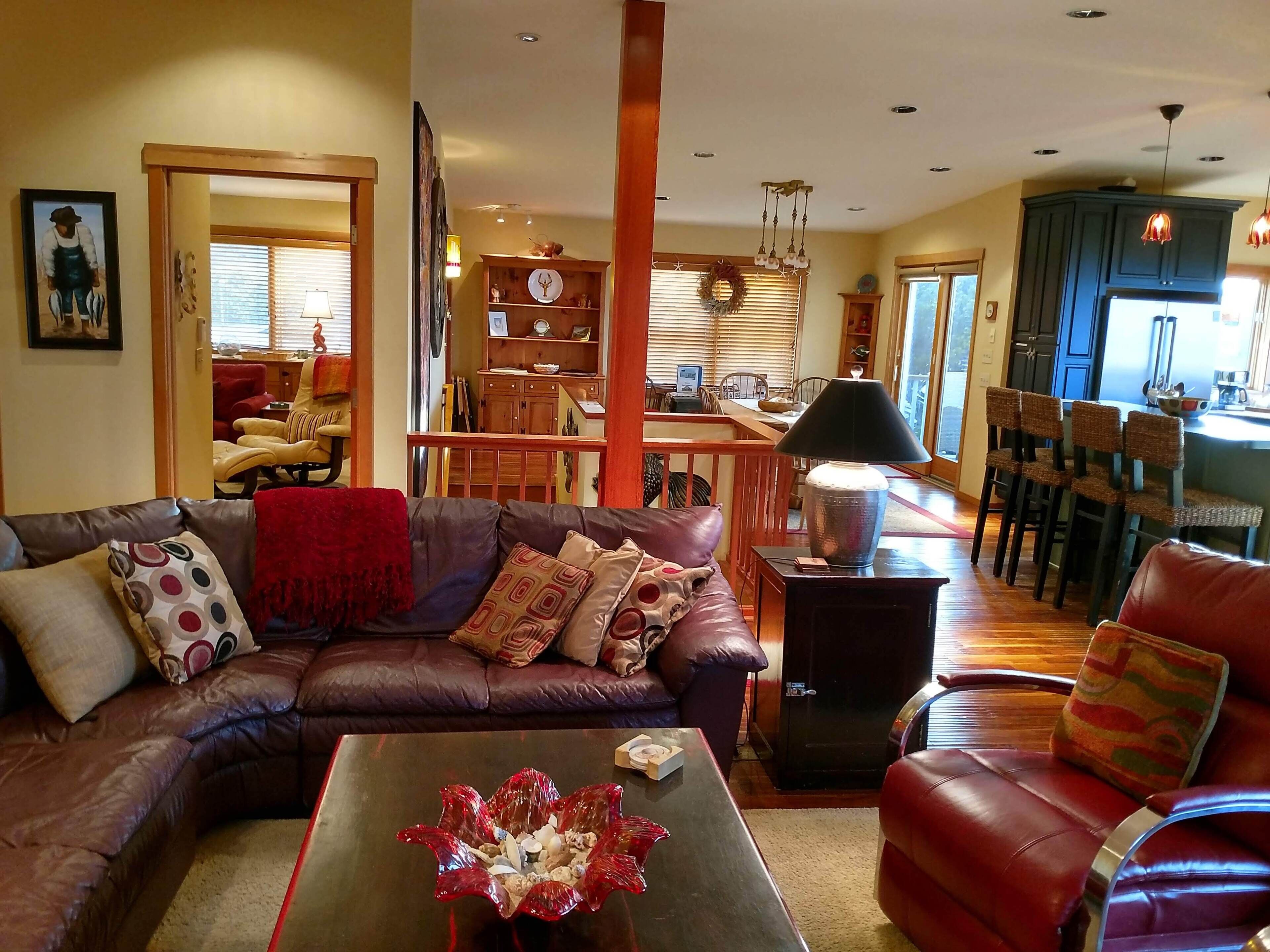 Panoramic Ocean View, less than 2 minute walk to beach - with hot tub