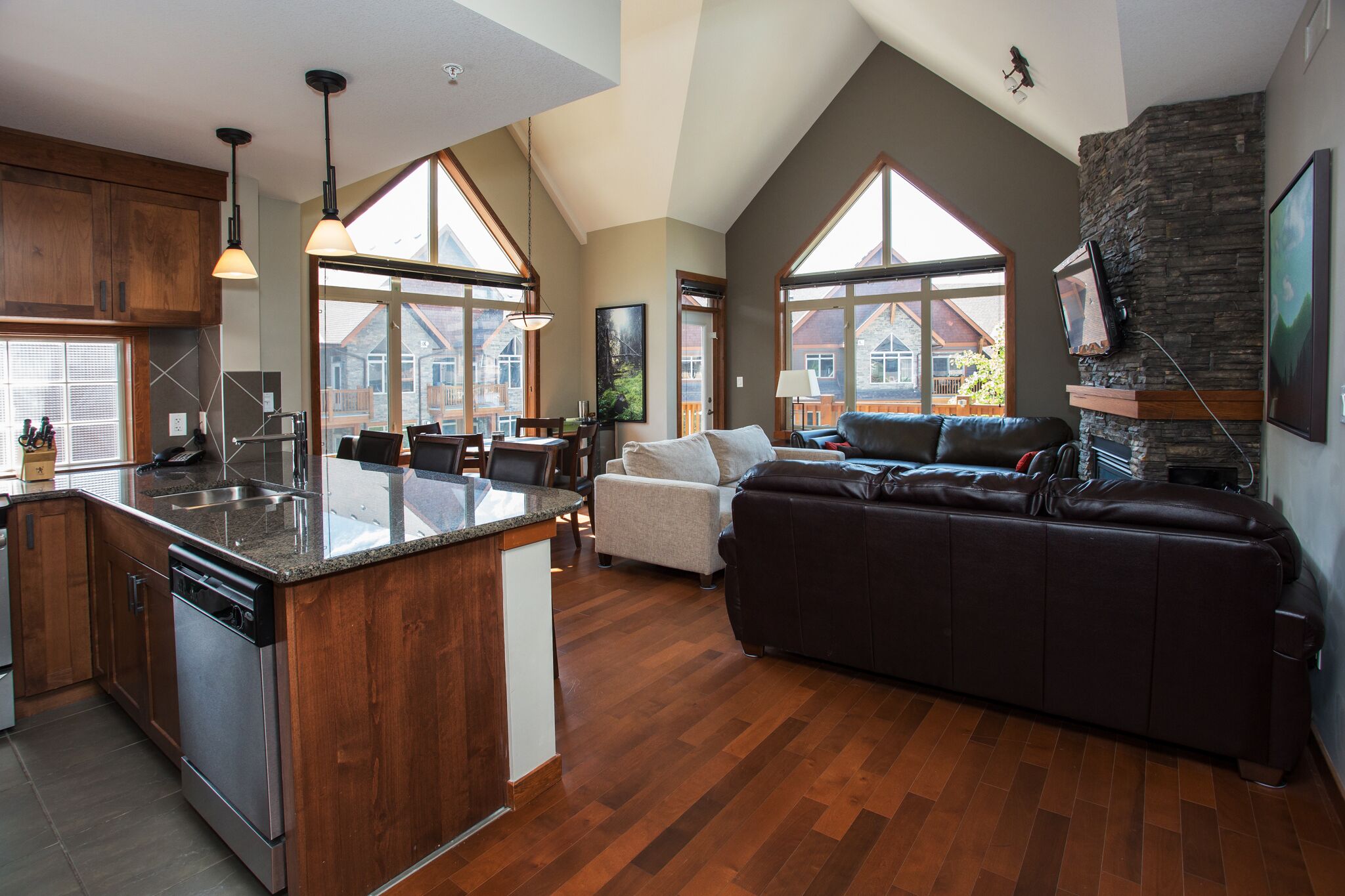 Luxury Vacation Corner Penthouse Suite 