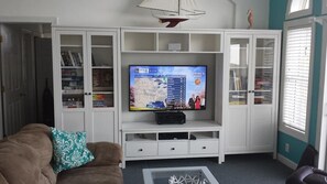 Smart TV, DVD player, table tennis, stereo