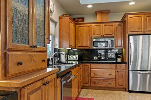 NW Ogden | River West | Pet Free