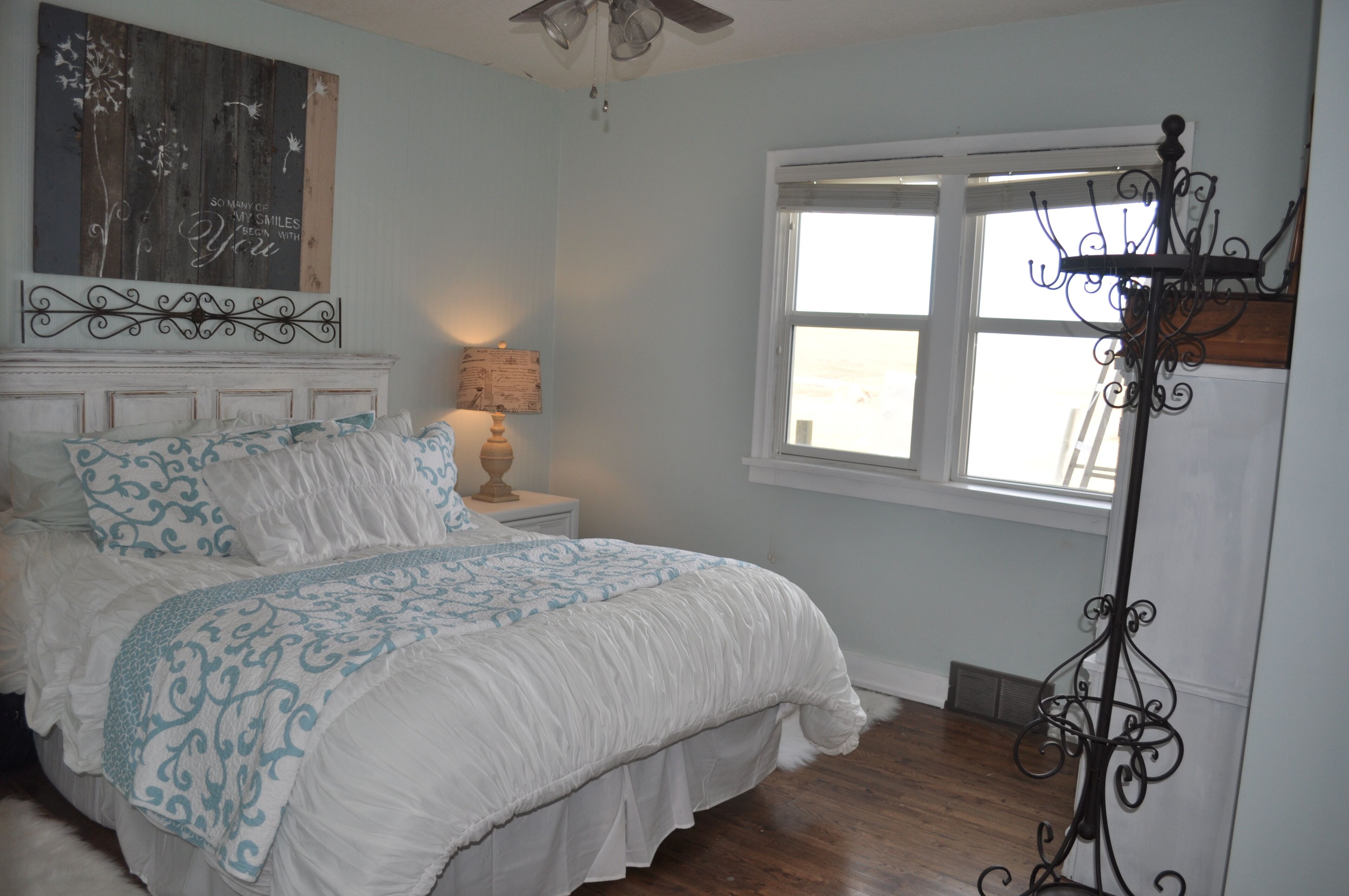 Cottage in the Country-Only 30 min. from Waterton!! Sleeps 6 -Hot Tub!