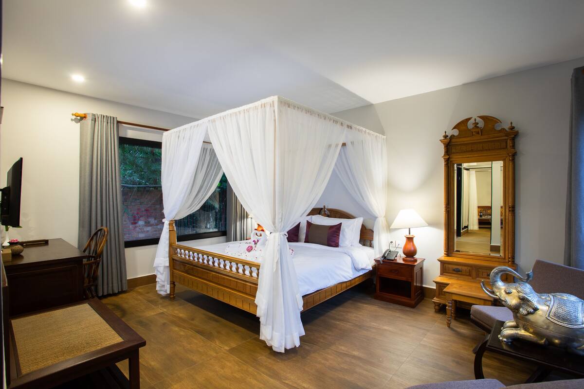 Egyptian cotton sheets, premium bedding, down duvets, pillow-top beds