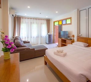 Suite | Iron/ironing board, rollaway beds, free WiFi, wheelchair access - Baan Pondchanok Hotel (Hang Dong)