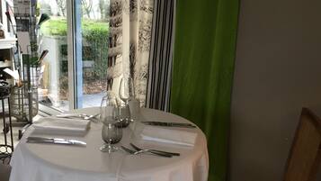 Breakfast, lunch, dinner served; garden views