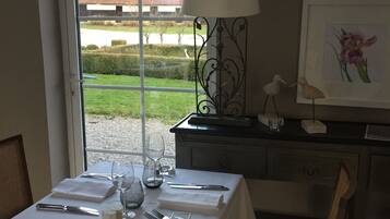 Desayuno a la carta (EUR 18 por persona)