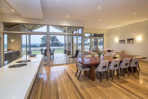 Juniper Metricup House - luxury rural retreat