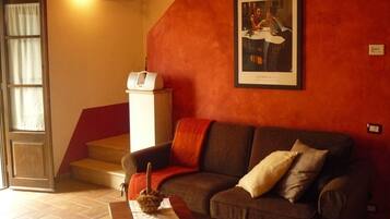 Télévision, livres, chaßne hi-fi, espaces bureaux