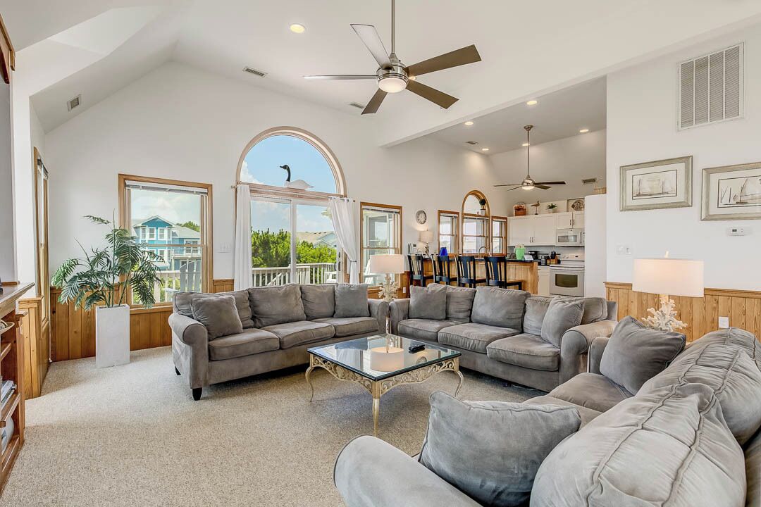 电视、DVD 播放器、桌上足球、影片库