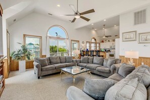 Tv, dvd-afspiller, bordfodbold, videobibliotek