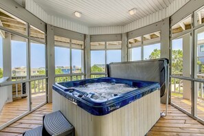 Indoor spa tub