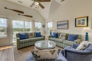 TV, peis, DVD-spiller og stereoanlegg