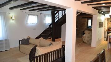 Smart TV, fireplace, stereo