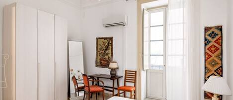 3 عدّة غرف نوم وواي فاي وملاءات أسرّة