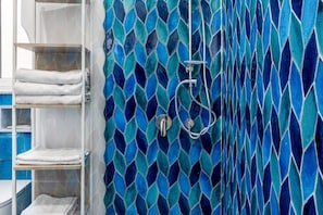 Dusche, Bidet, Handtücher