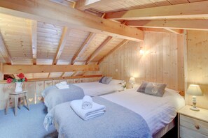 3 chambres, fer et planche à repasser, Wi-Fi, draps fournis