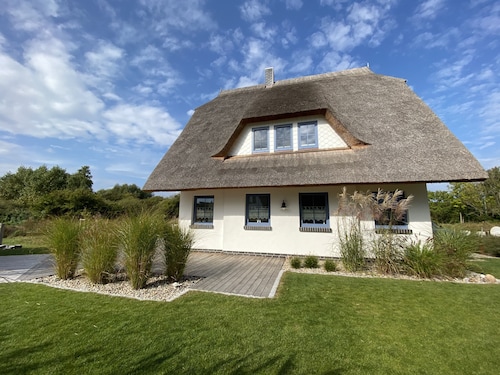 Ferienhaus - Genießen Sie Rügen`s Küste im neuen maritimen Landhaus!