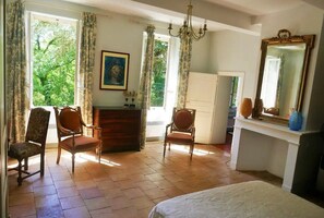 5 Schlafzimmer, Bügeleisen/Bügelbrett, kostenloses WLAN, Bettwäsche