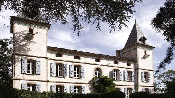 A large, historic building with multiple windows and a prominent tower. - Very nice mansion in Fiac (Lavaur) near Toulouse (Fiac)