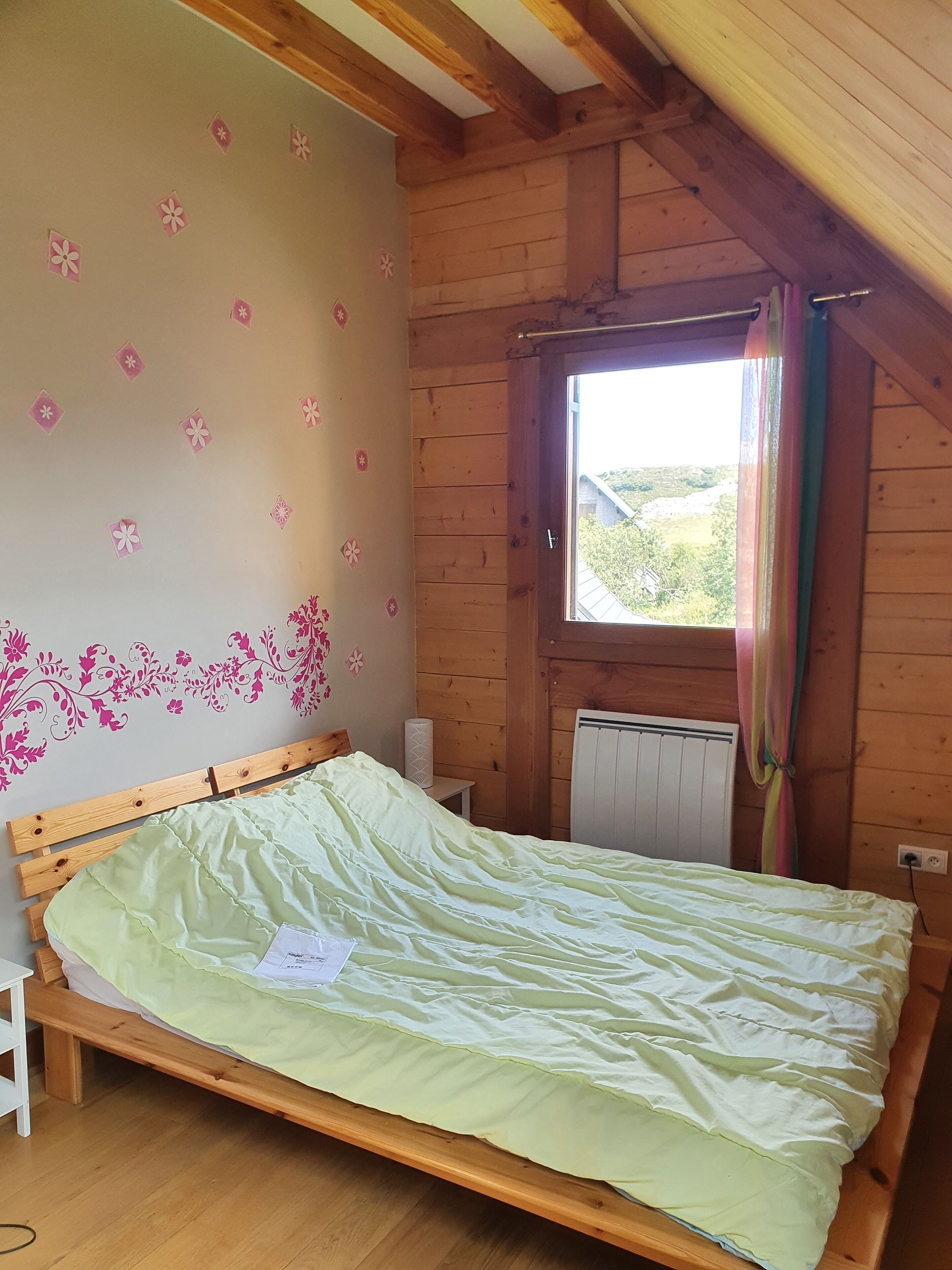 Large chalet - Facing south, view of the Cantal - 15 people, at the foot of the slopes