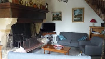 Televisie, boeken en een stereo
